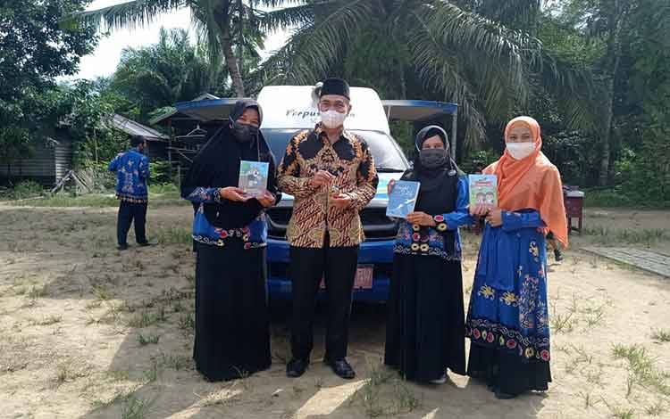 Mobil Perpustakaan Keliling Rutin Kunjungi Sekolah