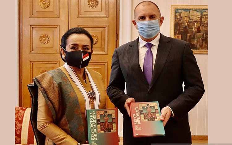 Lelah Korupsi Merajalela, Warga Bulgaria Pakai Hak Pilih dalam Pilpres