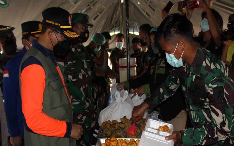 Kepala BNPB Tinjau Dapur Umum Kodim Palangka Raya