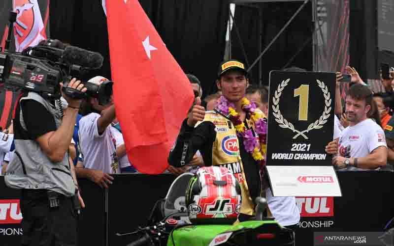 Toprak Terkenang Impian Sang AYah setelah Raih Gelar Juara Dunia WSBK