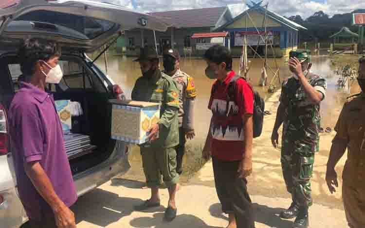 Suasana pendistribusian logistik pilkades di wilayah Kecamatan Katingan Hilir