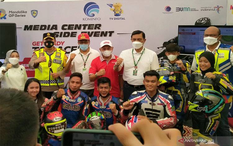 Luhut: Orang Indonesia Harus Bangga Punya Sirkuit Mandalika