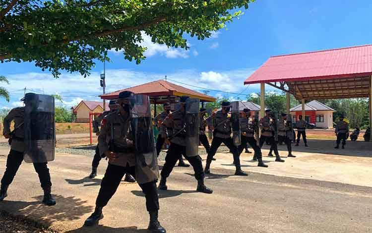 Brimob Polda Kalteng Asah Kemampuan Anti Anarki