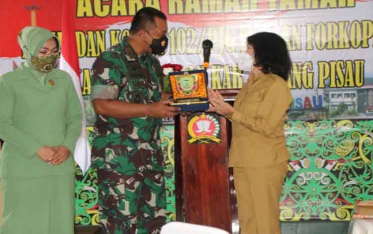 Bupati Pulang Pisau Hadiri Kunjungan Danrem di Kodim Kuala Kapuas