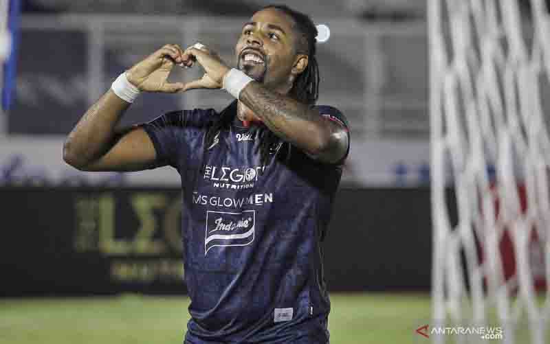 Arema FC Naik ke Peringkat Kedua Liga 1 usai Kalahkan Barito Putera