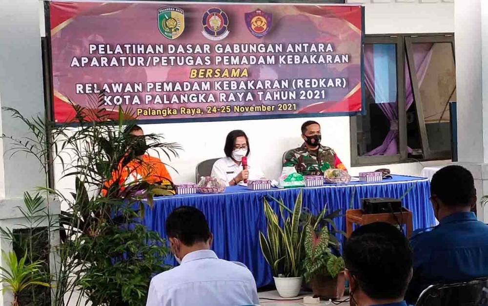 Petugas Pemadam Kebakaran Dilatih Tingkatkan Kemampuan