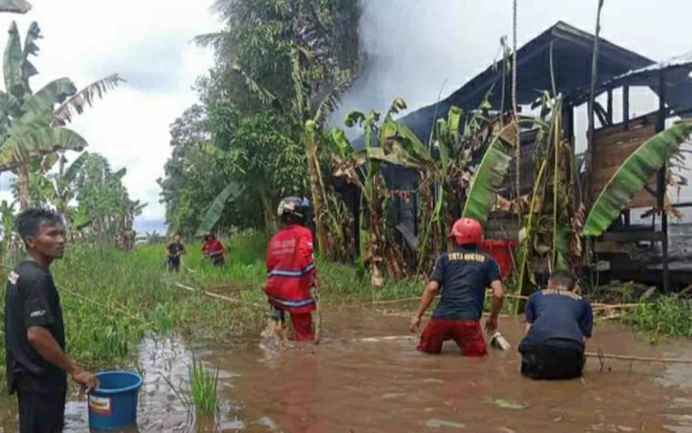 Kebakaran Hanguskan 2 Rumah Warga Kapuas