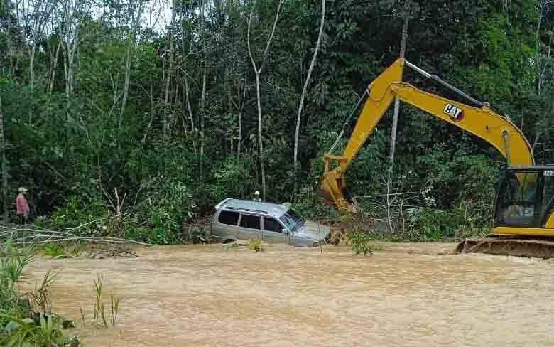Pasutri Asal Barut Tewas Dalam Mobil Terseret Banjir di Barito Selatan