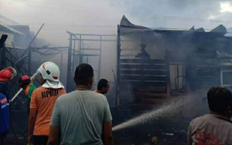 Kebakaran Kembali Terjadi di Kapuas, Barak 5 Pintu Hangus