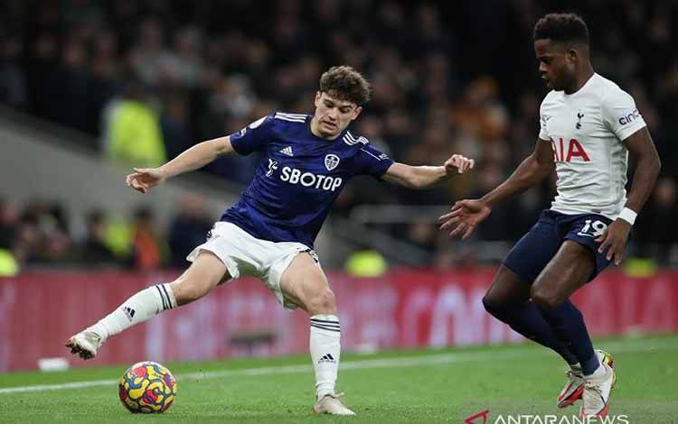Conte Tak Sabar Mainkan Ryan Sessegnon di Liga Conference