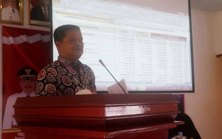 Sekda Seruyan Djainuddin Noor saat memberikan arahan pada Rapat Koordinasi dan Evaluasi Pendapatan Asli Daerah (PAD) Kabupaten Seruyan tahun 2021