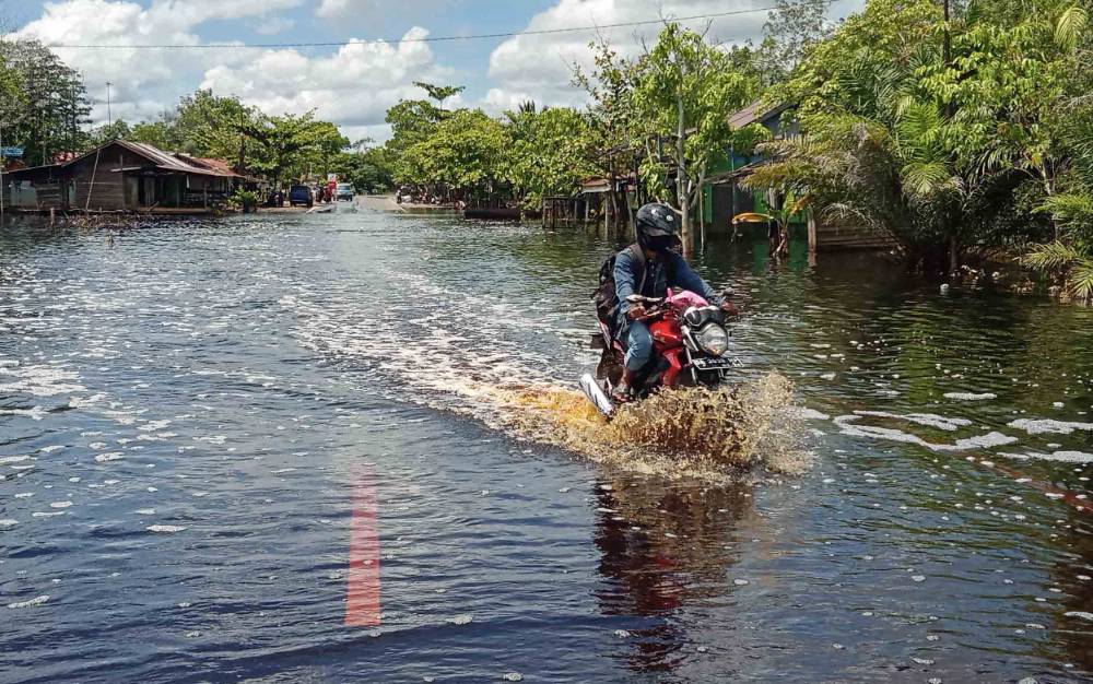 Kondisi Banjir Jalan Tumbang Nusa Semakin Surut