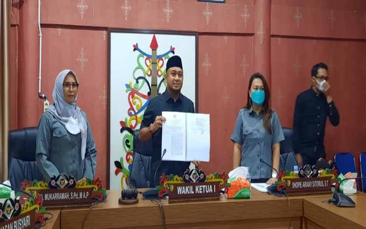 DPRD Palangka Raya Rapat Paripurna Sampai Tengah Malam, Ternyata 4 Hal Ini Dibahas