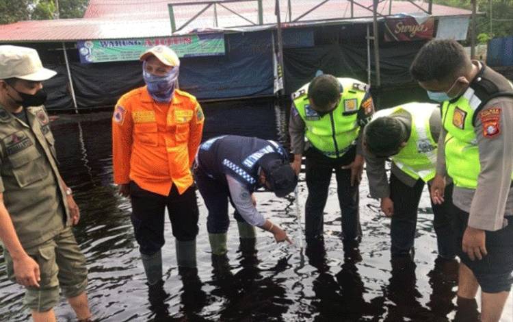 Banjir di Jalan Tumbang Nusa Kembali Surut Menjadi 18 Cm
