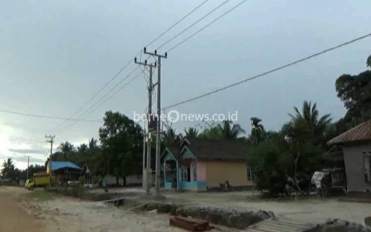 Warga Desa Sungai Bedaun Sambut Gembira Listrik Segera Menyala Akhir 2021