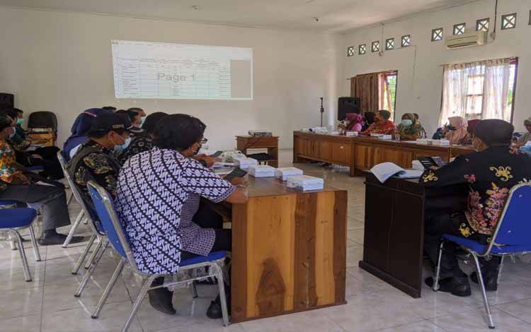Rakor Dokumen Informasi Kinerja Pengelolaan Lingkungan Hidup Daerah (DIKPLHD) di Dinas Lingkungan Hidup Kabupaten Sukamara