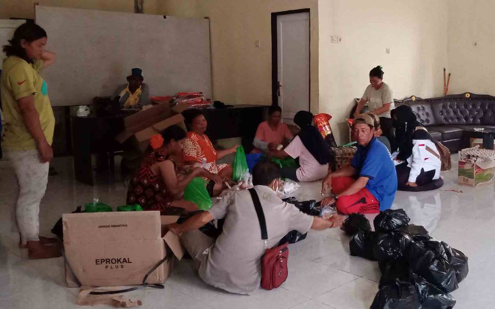 Warga Terdampak Banjir di Desa Tanjung Sangalang Dapat Bantuan Sosial