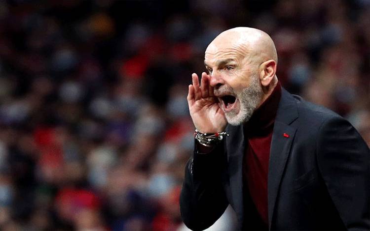 Stefano Pioli Pasang Target Ambisius Setelah Perpanjang Kontrak