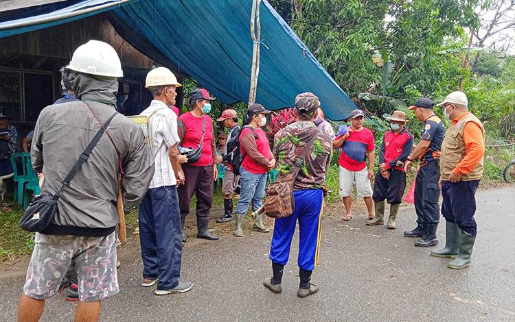 Warga dan Relawan Teruskan Pencarian Warga Desa Haringen Hilang 14 Hari
