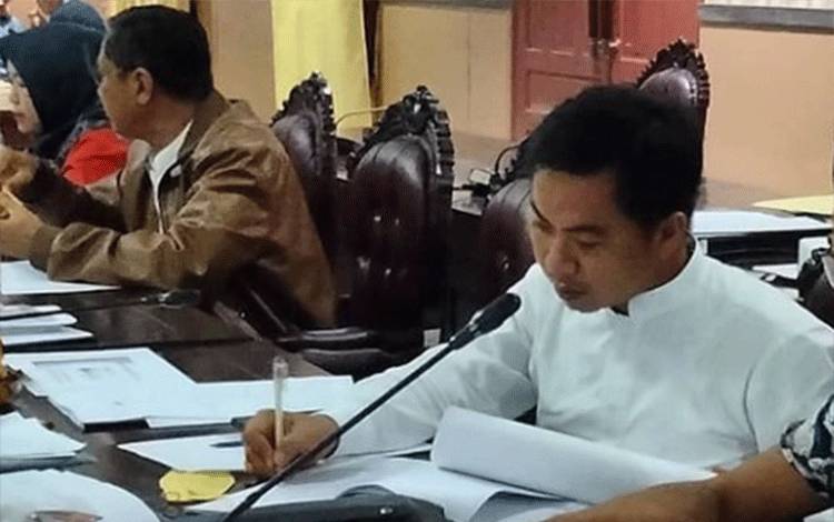 Anggota DPRD Kotim Ingin Honorer Sekolah Digaji Sesuai Beban Kerja