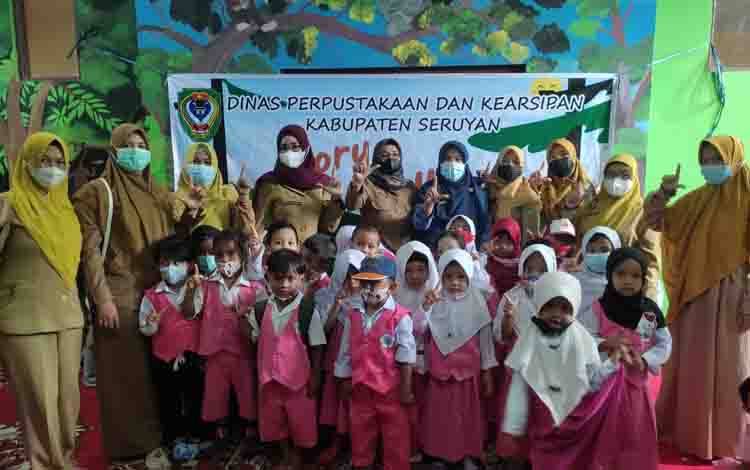 Dinas Perpustakaan dan Kearsipan Seruyan Tanamkan Minat Baca Melalui Story Telling