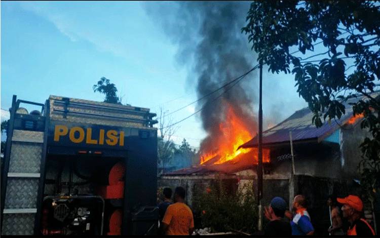 Rumah Kapolsek Rantau Pulut di Palangka Raya Terbakar
