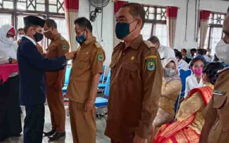Isi Kekosongan Pemerintahan, Camat Pulau Petak Lantik 10 Pj Kepala Desa