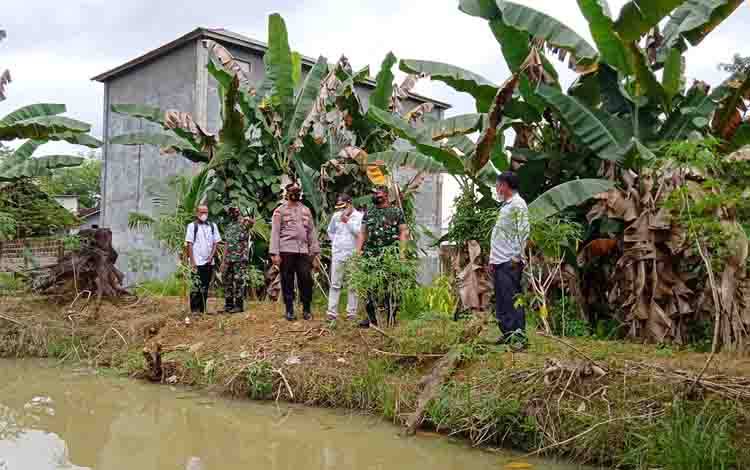 Pabung 1012 Buntok Tinjau Potensi Ekonomi di Desa Sibung
