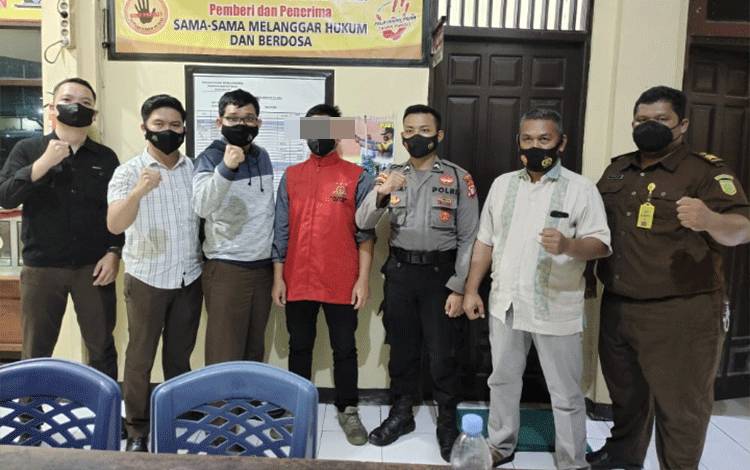 Kejari Seruyan Tahan Mantan Bendahara Desa