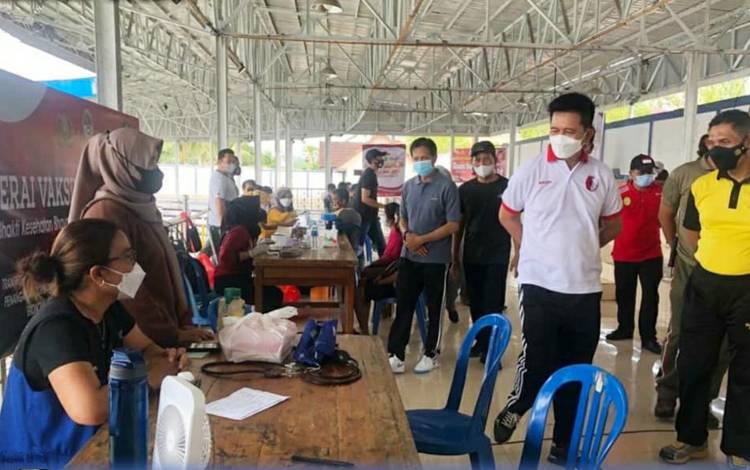 Bupati Barito Utara Tinjau Pelaksanaan Vaksinasi Covid-19