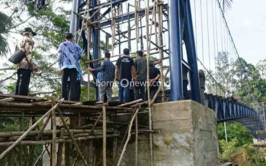 Bupati dan Wabup Tinjau Pembangunan Jembatan Gantung Desa Sabuh