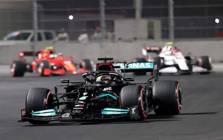 Hamilton Tercepat di FP2 GP Arab Saudi