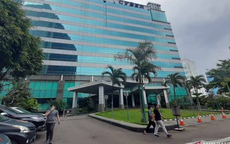 Situasi terkini di depan Gedung Cyber Mampang Prapatan, Jakarta Selatan, Jumat, (3/12/2021), usai terbakar yang menewaskan dua orang