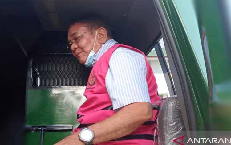 Mantan Bupati Kupang Ditahan