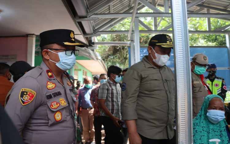 Polres Kapuas Laksanakan Pengamanan Vaksinasi Covid-19 di Anjir