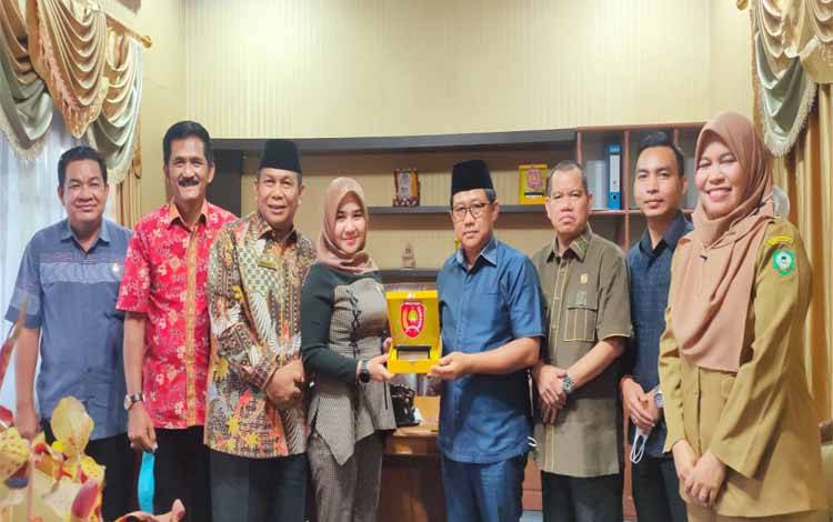 Kunjungan ke Kotim, Dewan Harapkan Kobar Bisa Contoh Fasilitasi Petani Buka Lahan Tanpa Bakar