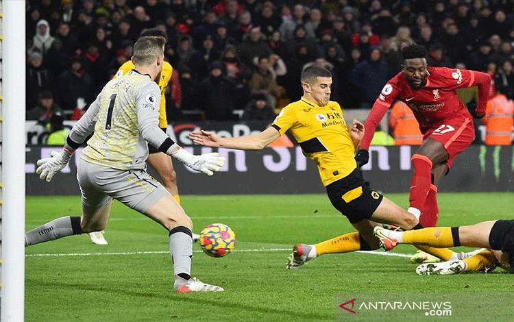 Divock Origi Antar Liverpool Naik ke Puncak Klasemen
