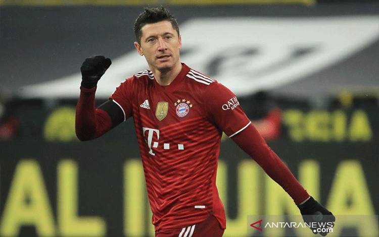 Lewandowski Dwigol, Bayern Menangi Drama Der Klassiker di Dortmund