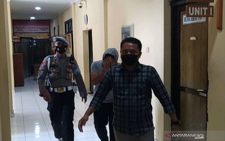 Polisi Temukan Fakta Baru Saat Reka Ulang Penyiraman Air Keras