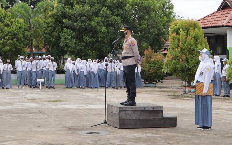 Kunjungi SMAN 1 Kuala Pembuang, Kapolres Seruyan Berikan Imbauan kepada Siswa