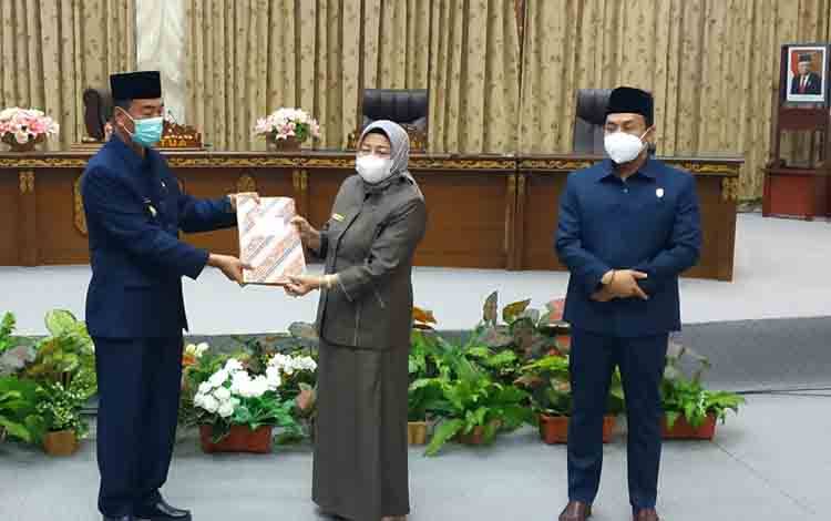 DPRD Barito Utara Terima Raperda Penambahan Penyertaan Modal ke Bank Kalteng