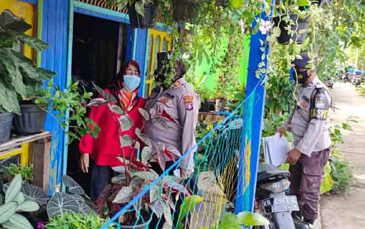 Kapolsek Kapuas Hilir Ajak Warga Ikuti Vaksinasi Covid-19
