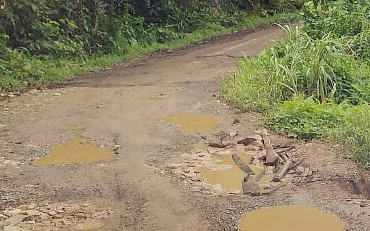 Anggota DPRD dari PKB Ini Harapkan Jalan Bambulung - Tuyau Cepat Diperbaiki