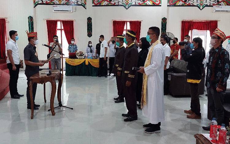 Bupati Murung Raya Lantik Damang Terpilih Dua Kecamatan ini