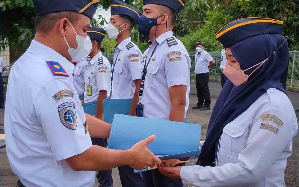 Ini Cara Kepala Bandara Kuala Pembuang Pacu Kinerja Pegawai Kontrak di Jajarannya