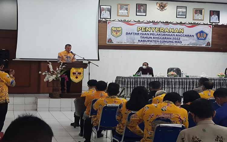 Pemkab Gunung Mas serahkan DIPA 2022 ke Satker