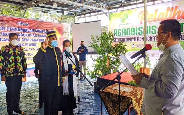 Bupati Kotim Lantik Damang Kepala Adat Cempaga Hulu