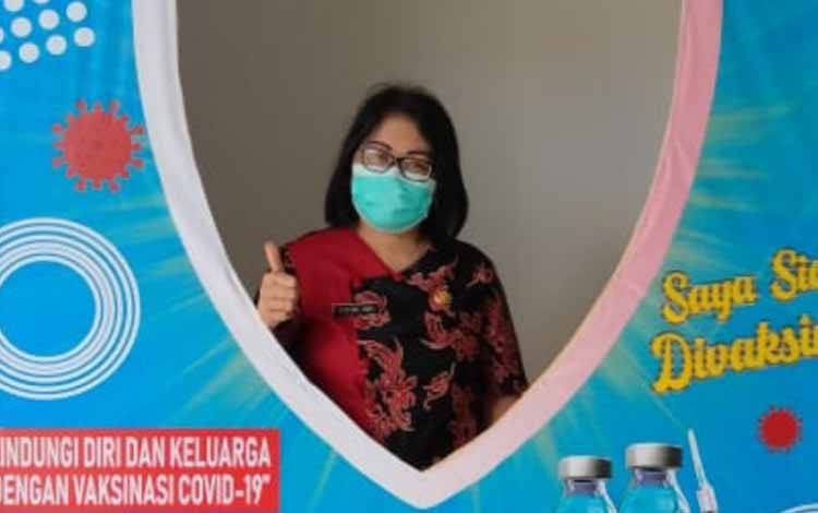 Plt Kepala Dinkes Kabupaten Gumas, Evelnie