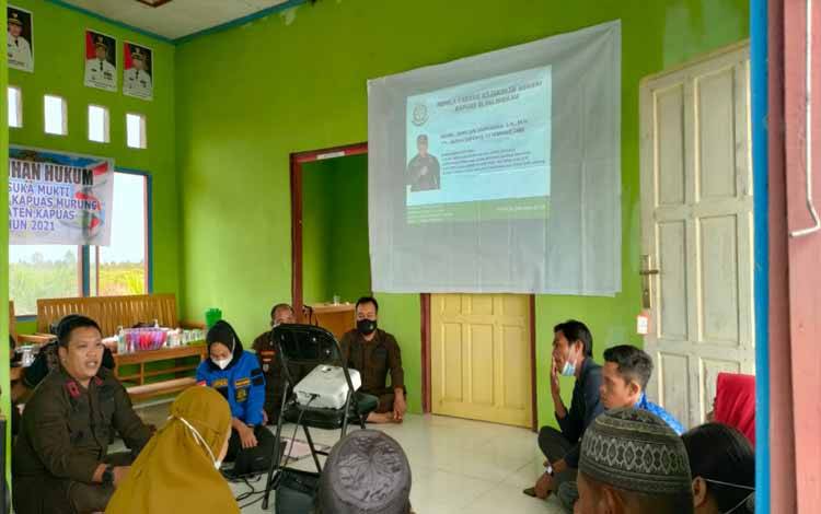 Momen Hakordia, Jaksa Cabjari Palingkau Beri Penerangan Hukum di Tiga Desa