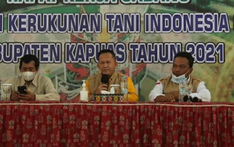 Rapat kerja evaluasi pencapaian kinerja HKTI Kabupaten Kapuas tahun 2021, bertempat di Ballroom Permata Inn Jalan Seroja.